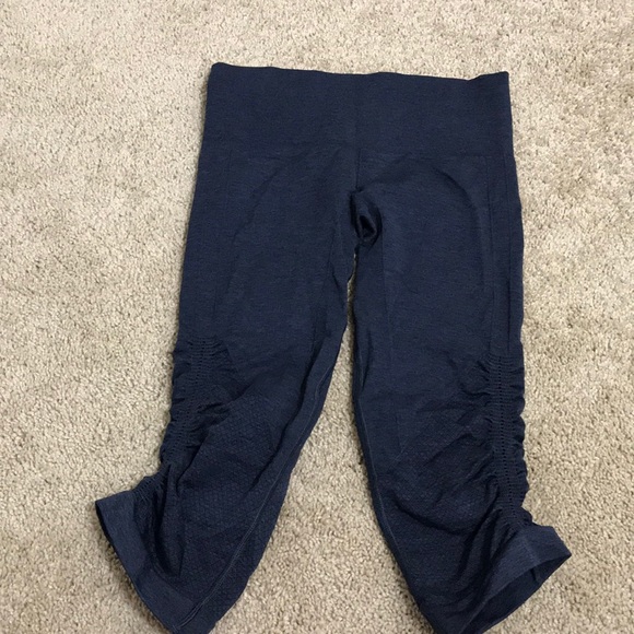 Lululemon in the flow Crops - Picture 3 of 5